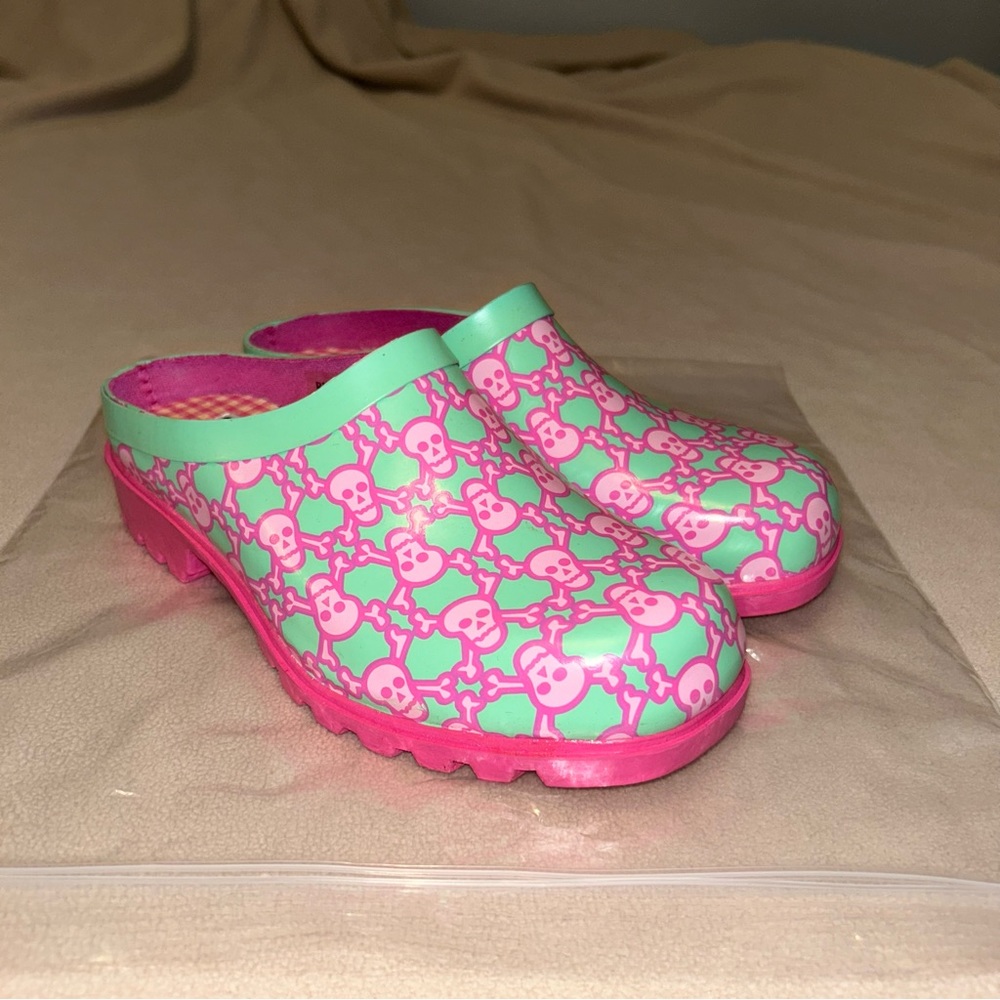 JC Women’s Waterproof Rubber Rain/Play Clogs, Cool Skull Design